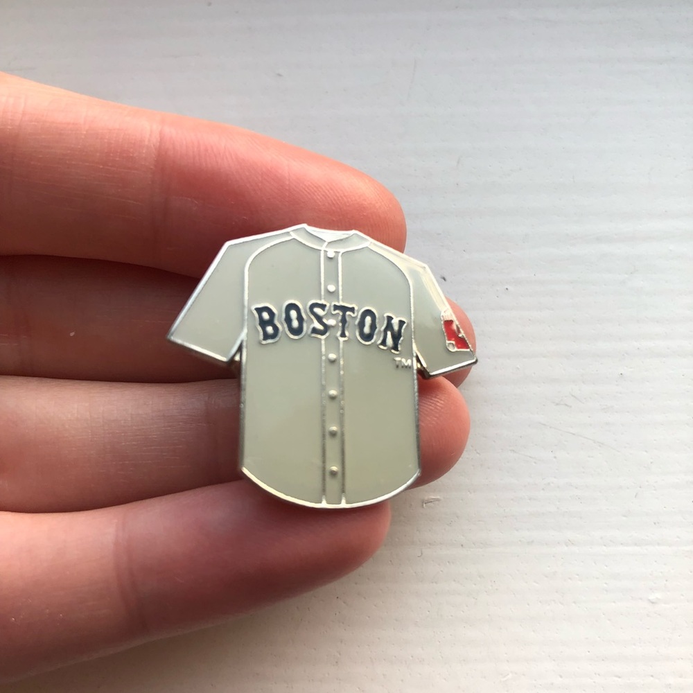 Vintage Boston Red Sox baseball jersey lapel pin - Picture 2 of 6